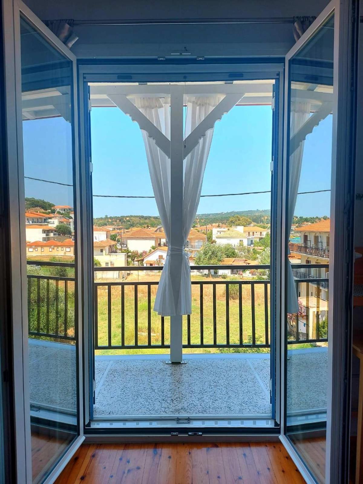 Blue Window Apartment Finikounta Exterior photo