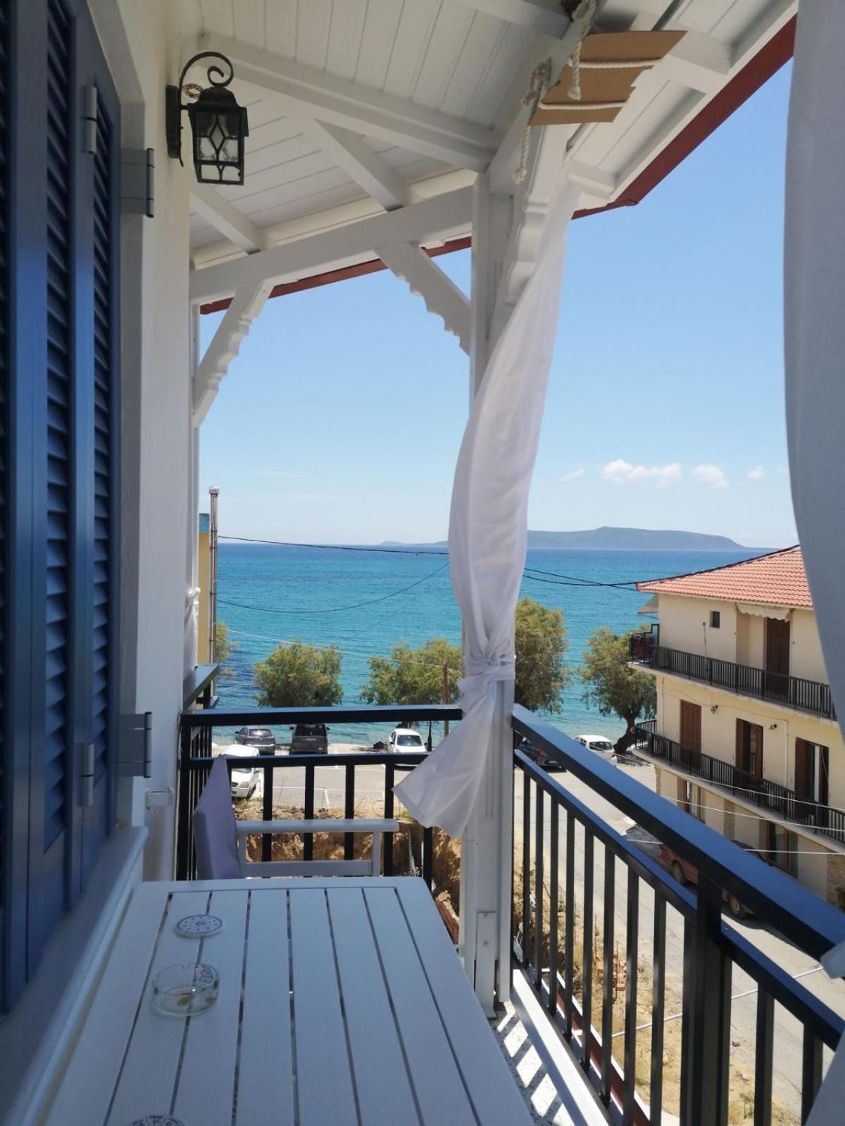 Blue Window Apartment Finikounta Exterior photo